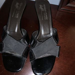 Black Donald Pliner sandal size 9